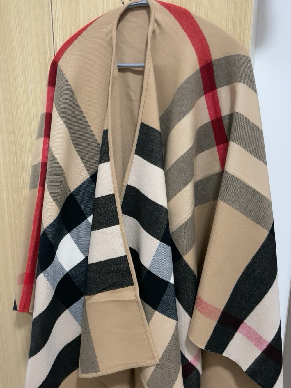 💕Burberry Beige Plaid Open-Front Poncho with Red Stripes